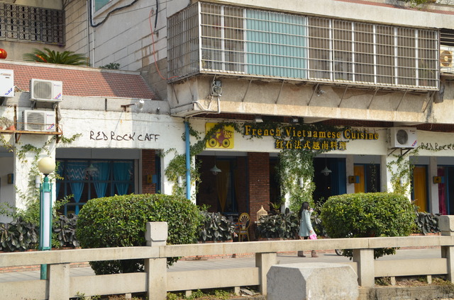 Restaurant franco-vietnamien situé derrière la mosquée.