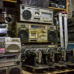 Vieilles radios et machines à coudre